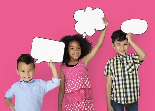 Children holding overhead speech bubbles — Stock Photo, Image