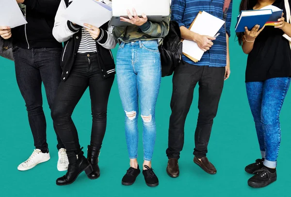 Estudantes aprendendo juntos — Fotografia de Stock