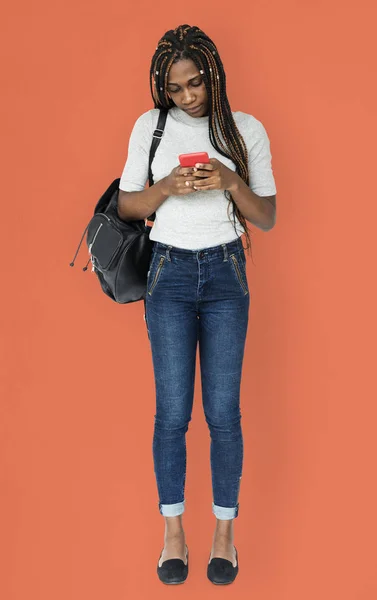 Vrouw met smartphone — Stockfoto