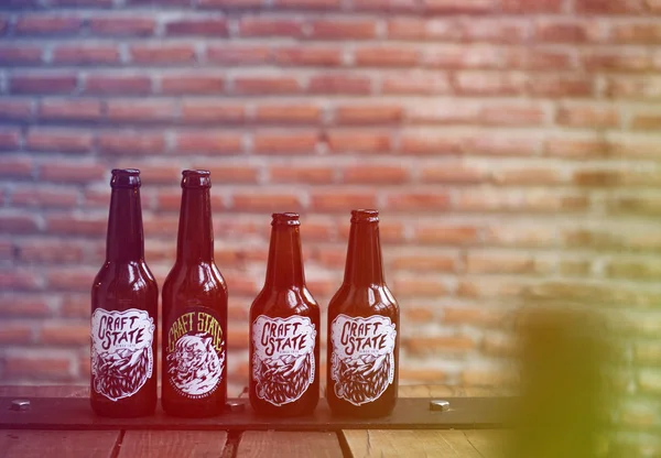 Botellas de cerveza artesanal — Foto de Stock