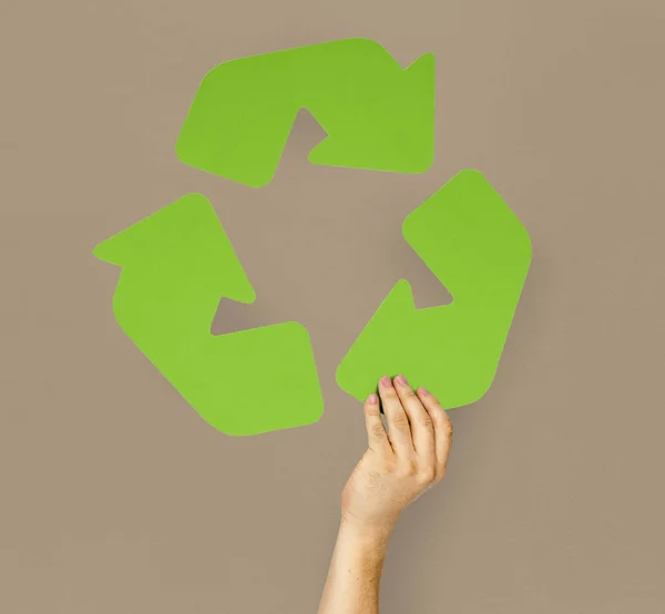 Person mit Recyclingschild — Stockfoto