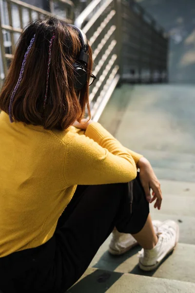 Woman sitting on stairs — Stock Photo, Image