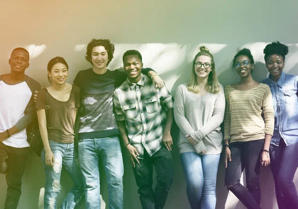 Diversiteit studenten samen — Stockfoto