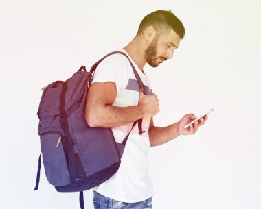 Cep telefonu kullanan adam 