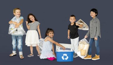 atık geri dönüşüm için çocuklarla