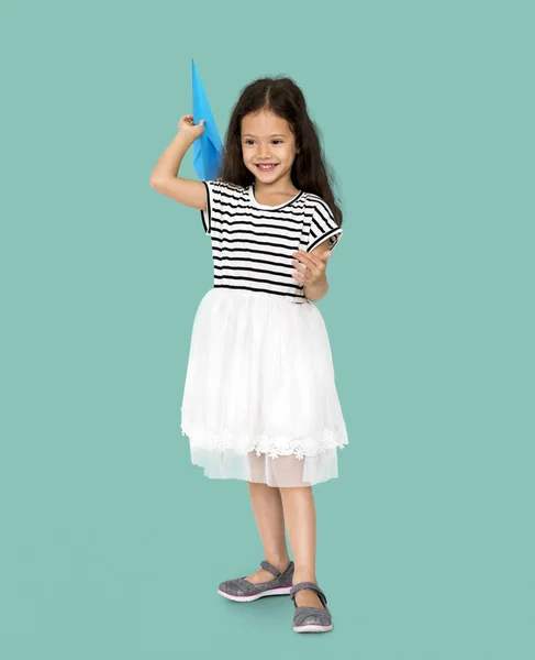 Menina com avião de papel azul — Fotografia de Stock