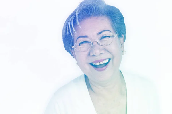 Senior Aziatische vrouw in de studio — Stockfoto