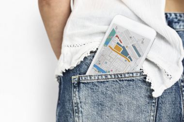 Bayan kot pantolon cebinde Smartphone