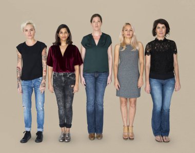 kadın çok ırklı grubu 