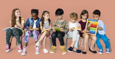 okul çocukları birlikte eğitim