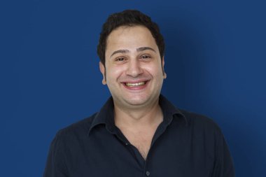 Olgun erkek gülümseyen