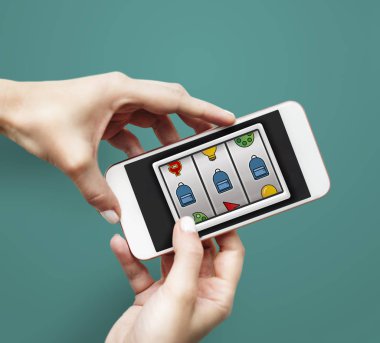 Elinde insan holding cep telefonu  