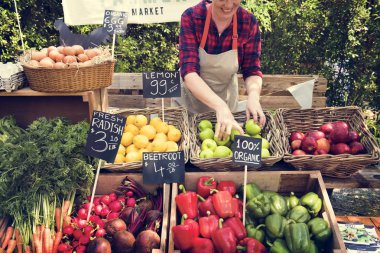 Manav Market ürünleri hazırlama