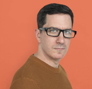 Olgun ciddi beyaz adam