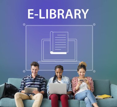 Arkadaşlar dijital cihazlar kullanarak 