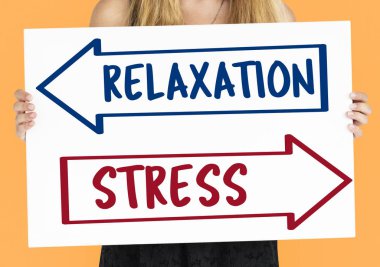 kadın holding tasarlamak