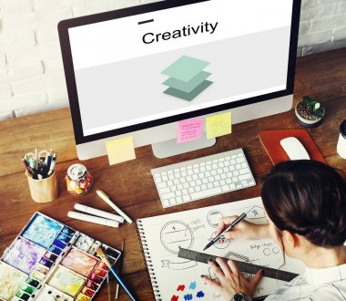 masada çalışan tasarımcı kadın