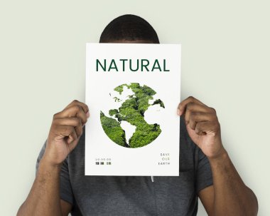 Elinde bayrak tutan adam