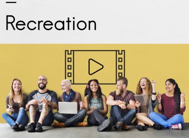 Dijital aygıtlar kullanan insanlar