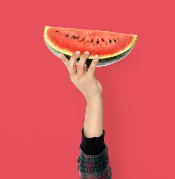 Gyermek kezében szelet görögdinnye — Stock Fotó