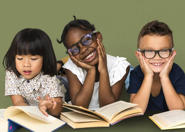 Mixed race Kids Reading Books — Stock Photo, Image