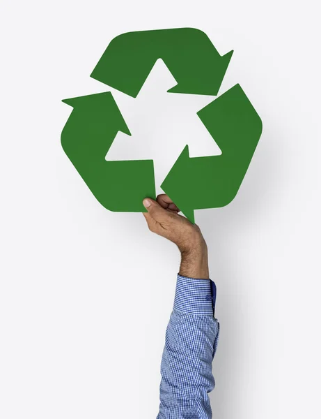 Recyklovatelné symbol držení ruky — Stock fotografie