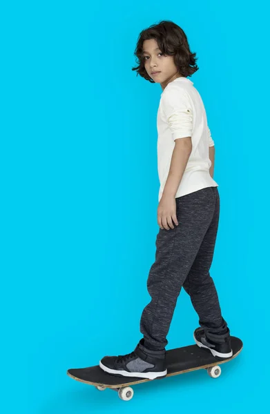 Little boy with skateboard — Stock Photo, Image