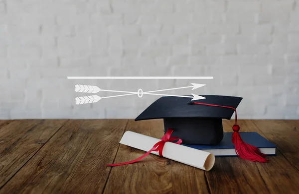 Graduation cap and diploma — Stock Photo, Image