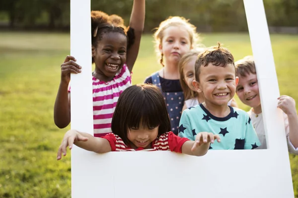 Children holding frame photoshoot — Stock Photo, Image