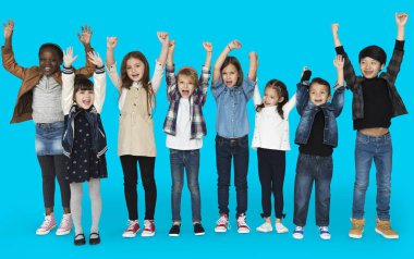 mutlu çok ırklı çocuklar