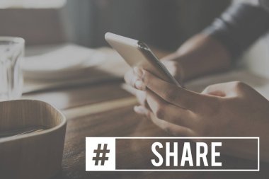 Akıllı telefon kullanan kişi