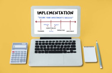 Çalışma alanı ile modern dizüstü