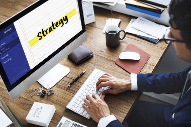 bilgisayarla çalışma iş adamı