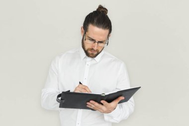 adam iş günlüğüne notlar yapma 
