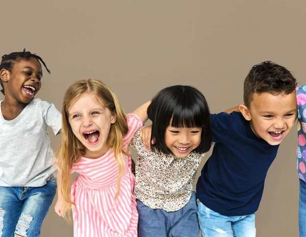 Multi-etnisch kinderen lachen — Stockfoto
