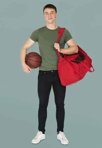 Hombre sosteniendo baloncesto —  Fotos de Stock