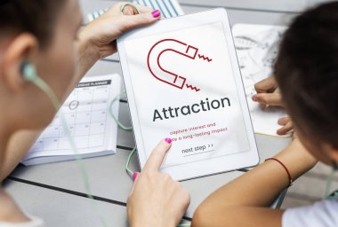 kadın ve çocuk tablet birlikte kullanma