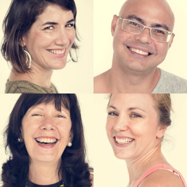 insanlar mutlu yüz ifadesi ile 