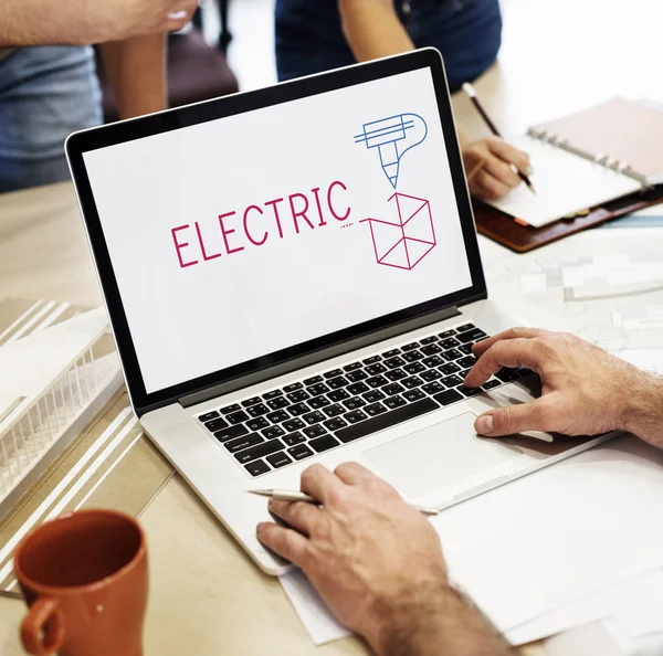 Mensen handen met behulp van laptop — Stockfoto