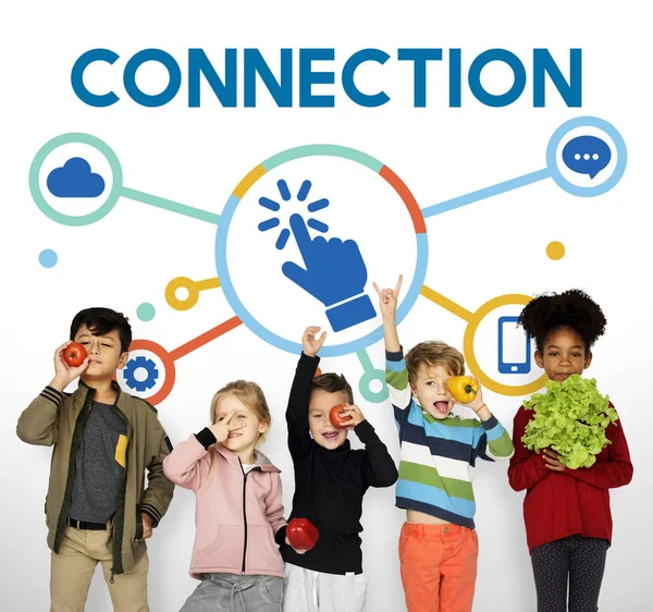 Sebze ile küçük çocuk