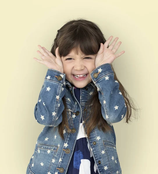 Onnellinen pieni tyttö — kuvapankkivalokuva