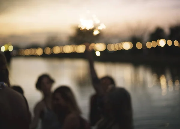 Pessoas que gostam de Sparklers — Fotografia de Stock