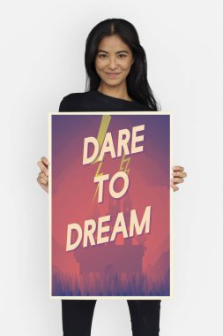 kadın holding tasarlamak