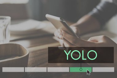 Akıllı telefon kullanan kişi