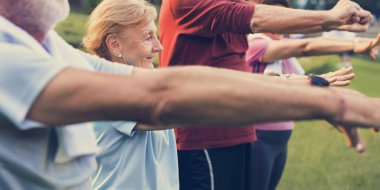 Üst düzey insanlar birlikte egzersiz 