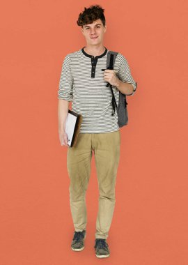 sırt çantası ile erkek öğrenci