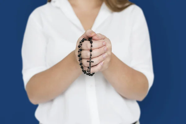 Frau mit Halskette — Stockfoto