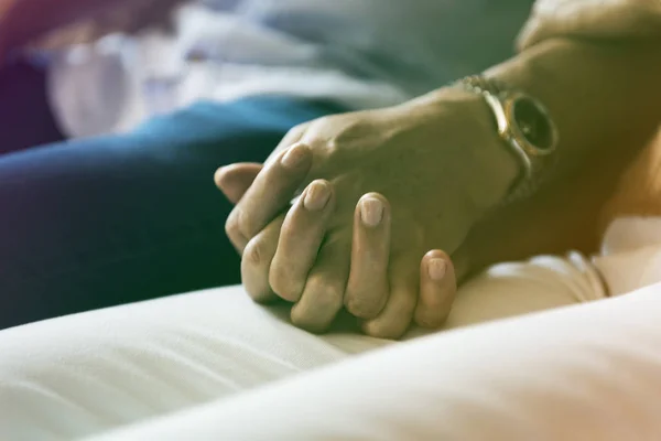 Couple  holding hands — Stock Photo, Image
