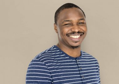 Afrikalı erkek gülümseyen