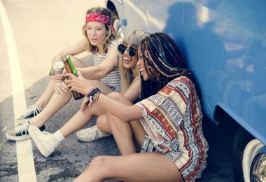 Bira içen arkadaşlar 